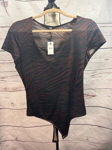 NWT Express Blouse Womens Size Large Maroon Black Asymmetrical Hem Compression M